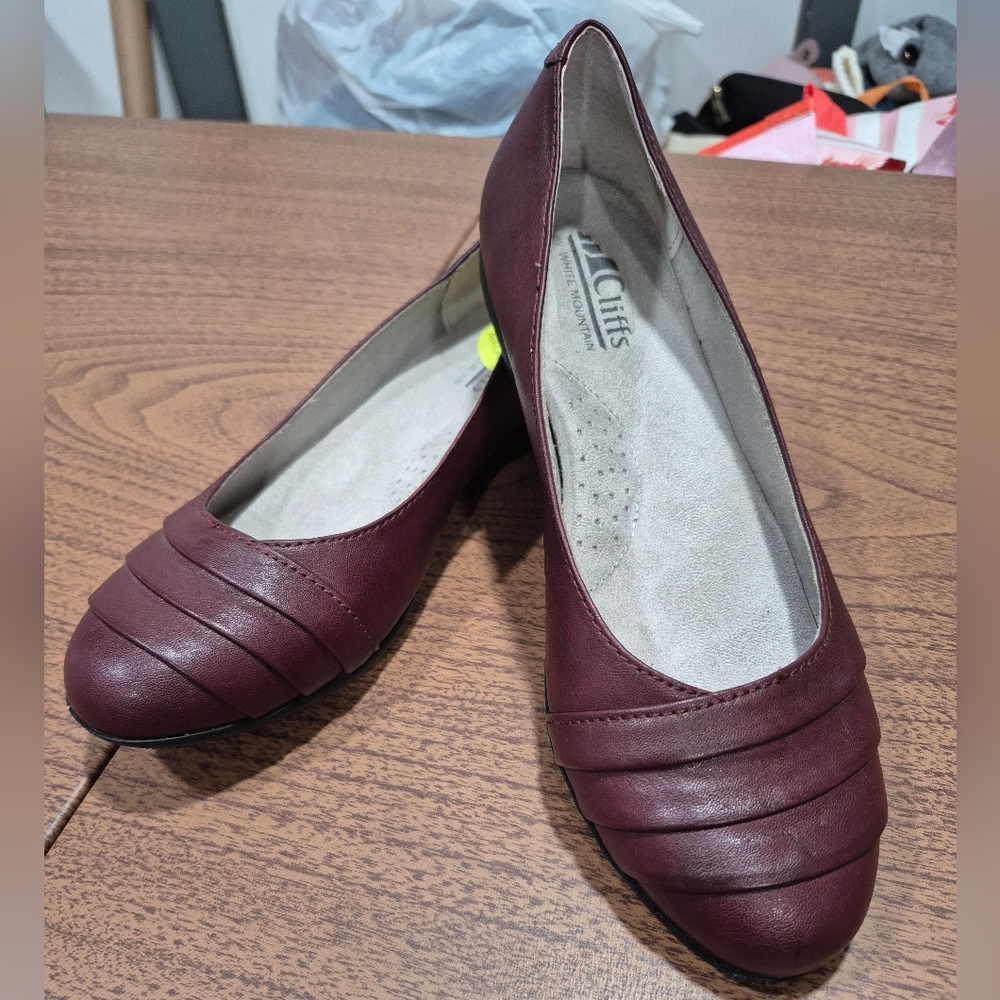 NWOT Cliffs White Mountain Clara Burgundy Flats